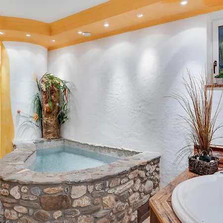 Near Slopes, Cleaning Included Apartment *